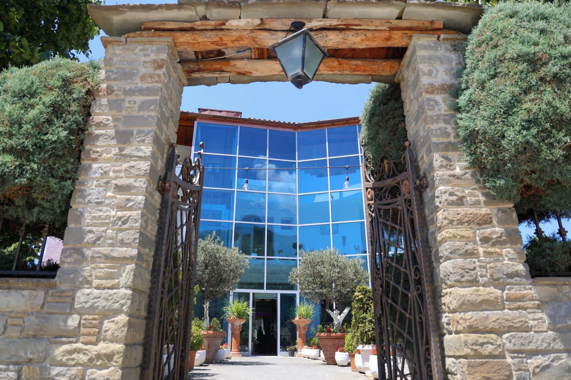 Cerenisht Hotel Kanione מראה חיצוני תמונה