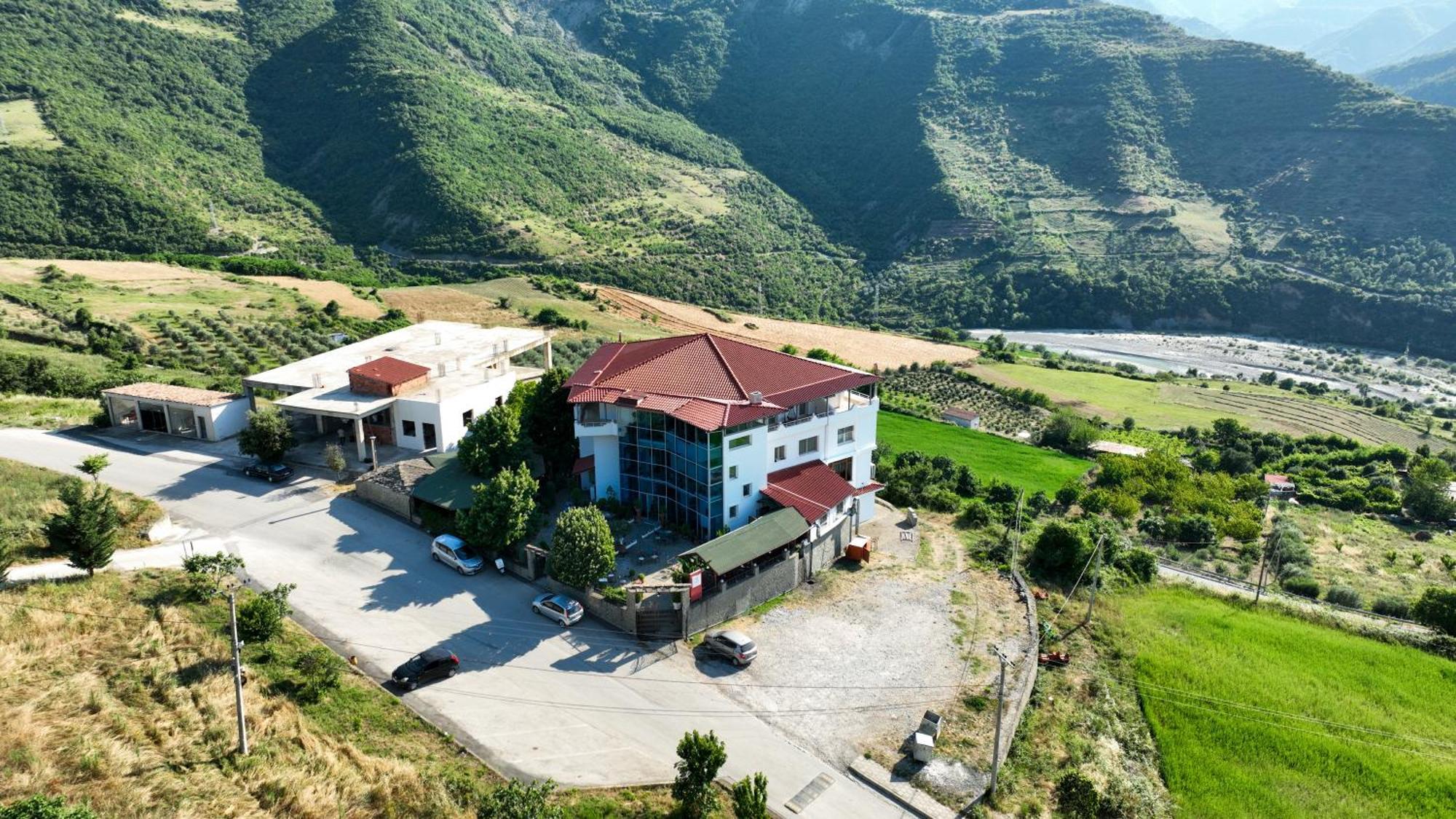 Cerenisht Hotel Kanione מראה חיצוני תמונה