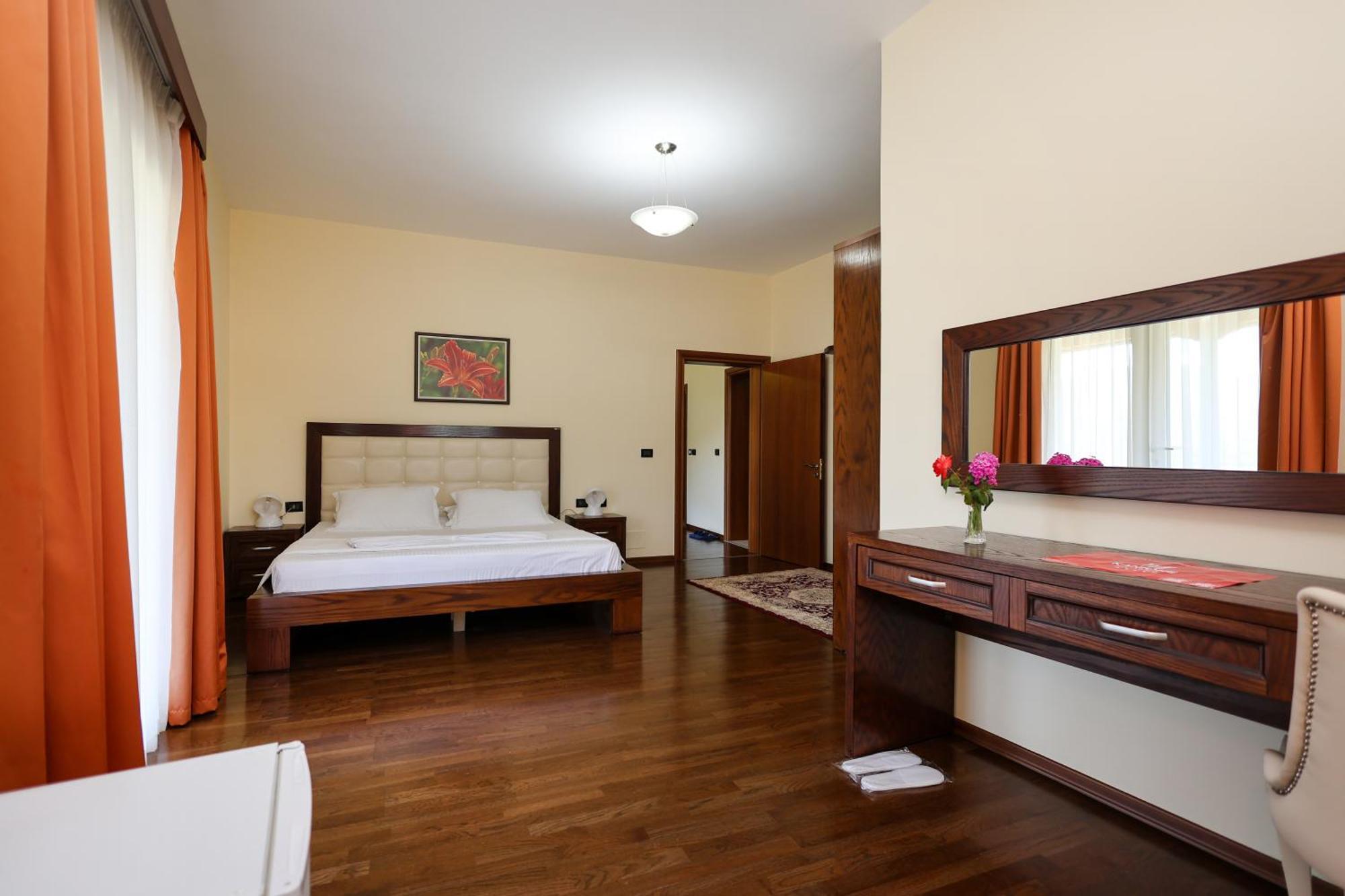 Cerenisht Hotel Kanione מראה חיצוני תמונה