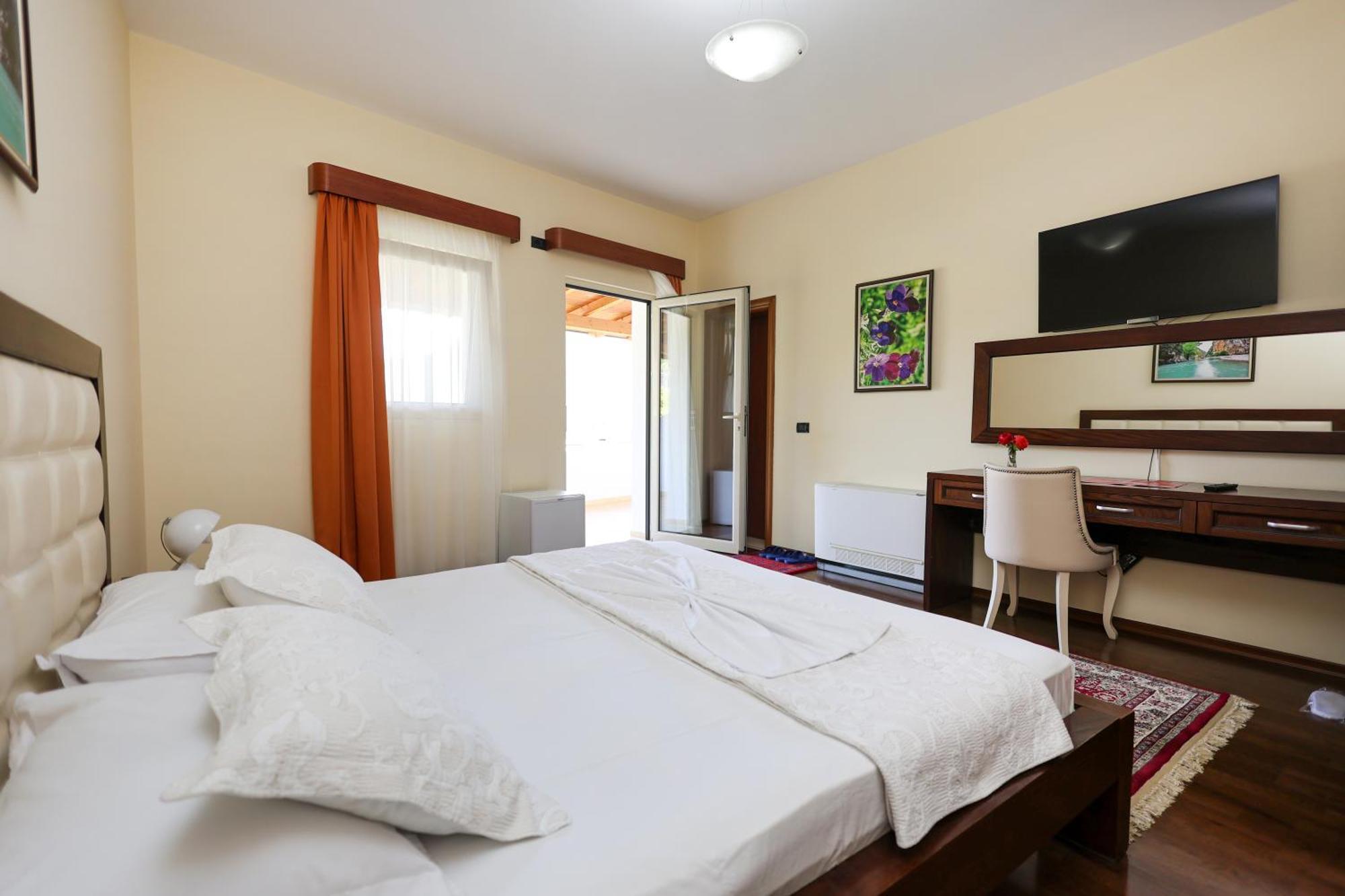 Cerenisht Hotel Kanione מראה חיצוני תמונה