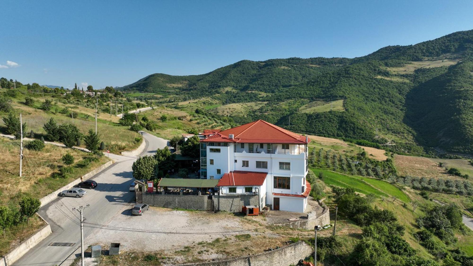 Cerenisht Hotel Kanione מראה חיצוני תמונה