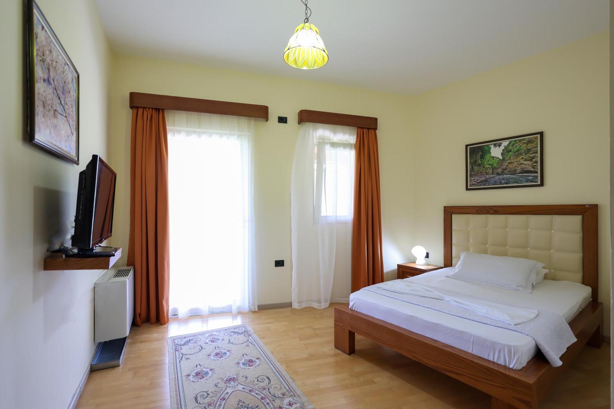 Cerenisht Hotel Kanione מראה חיצוני תמונה