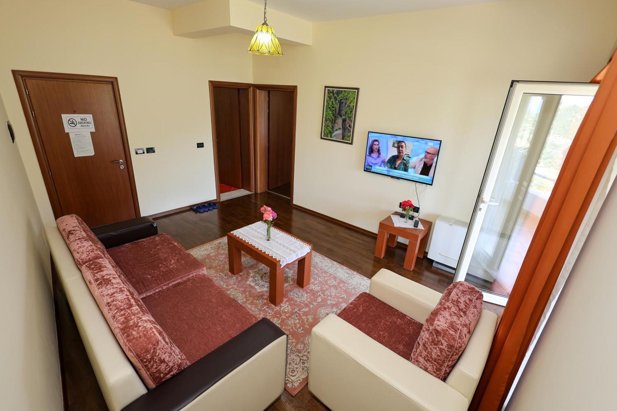 Cerenisht Hotel Kanione מראה חיצוני תמונה