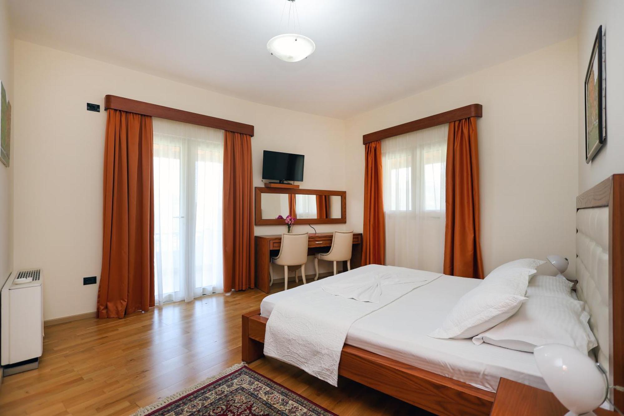 Cerenisht Hotel Kanione מראה חיצוני תמונה