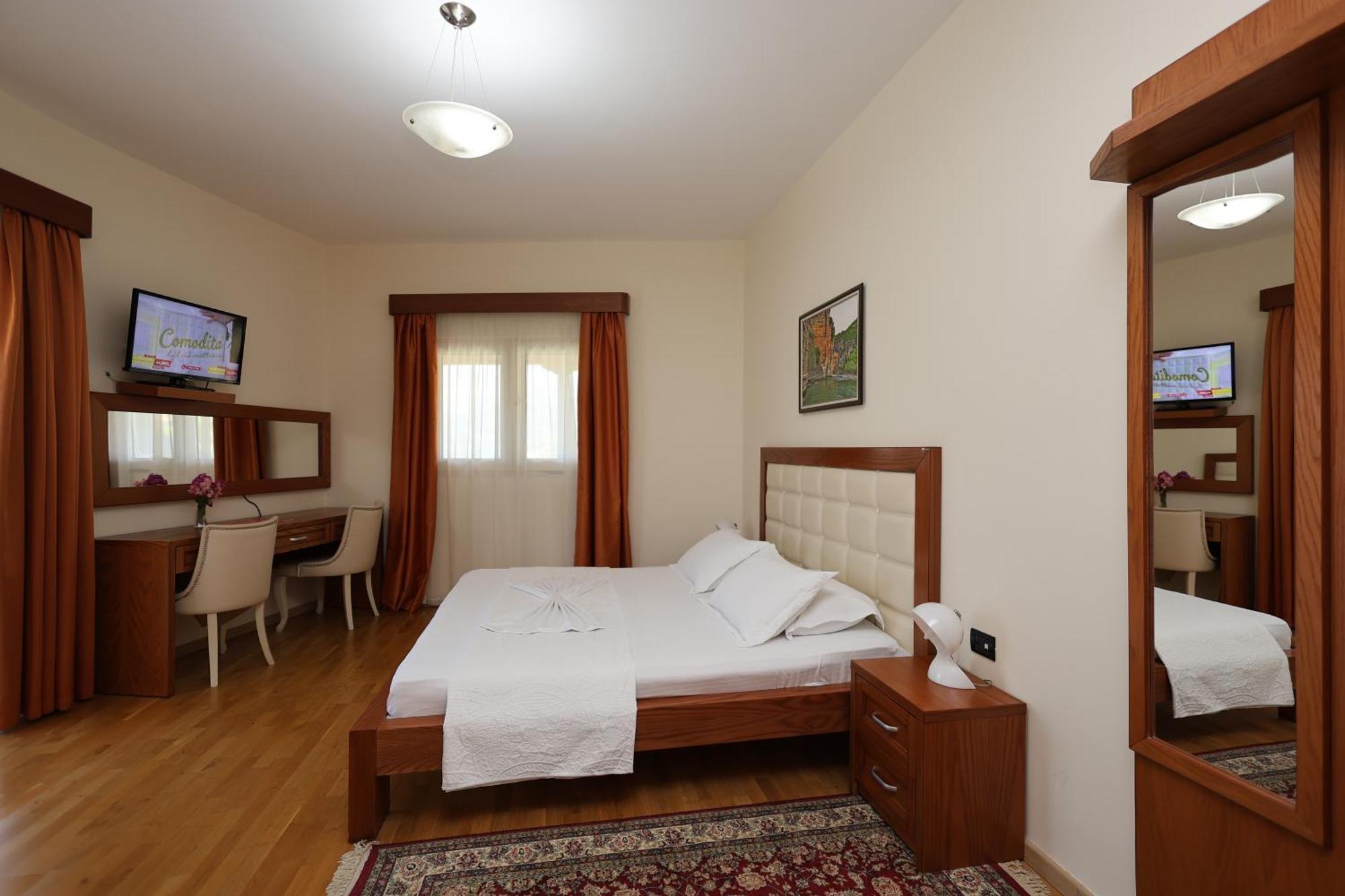 Cerenisht Hotel Kanione מראה חיצוני תמונה