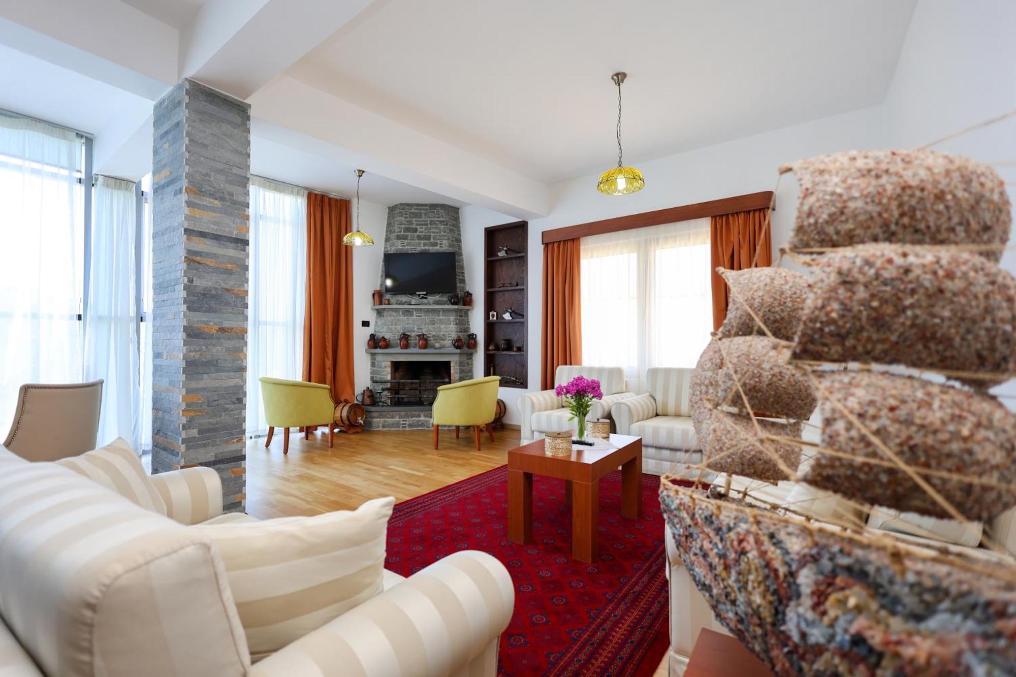 Cerenisht Hotel Kanione מראה חיצוני תמונה